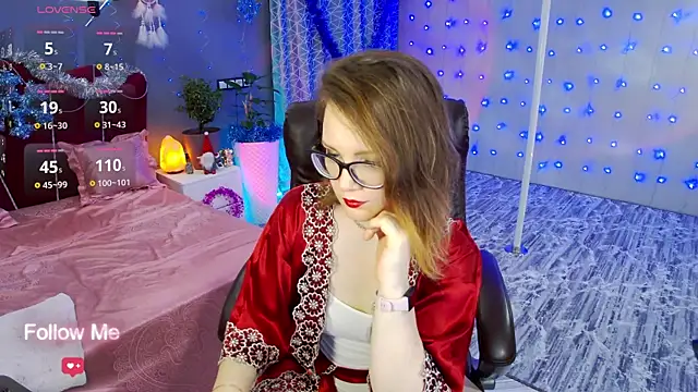 Snapshot of AngelaWhiti chatting on 12/16/24, 04:16 AngelaWhiti online show from 12/16/24, 04:16