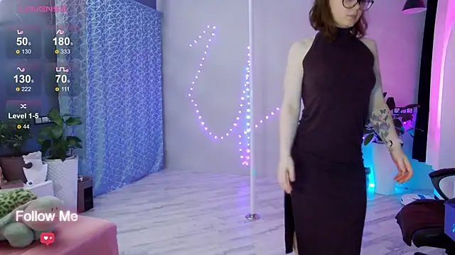 Snapshot of AngelaWhiti chatting on 03/12/25, 03:29 AngelaWhiti online show from 03/12/25, 03:29