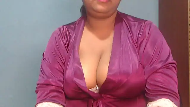 Snapshot of naughtyboobs38dd chatting on 06/18/26, 04:44 naughtyboobs38dd online show from 06/18/26, 04:44