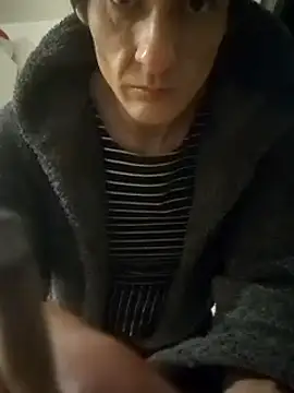 Snapshot of maciej chatting on 12/11/24, 12:02 maciej online show from 12/11/24, 12:02