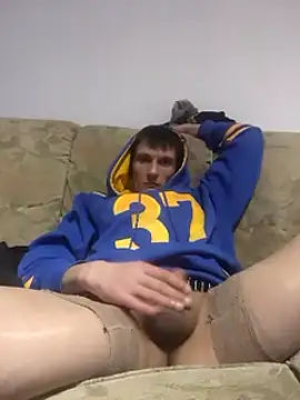 Snapshot of maciej chatting on 12/16/24, 10:03 maciej online show from 12/16/24, 10:03