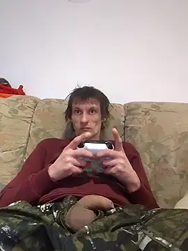 Snapshot of maciej chatting on 02/17/25, 10:36 maciej online show from 02/17/25, 10:36