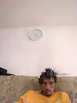 Snapshot of maciej chatting on 09/22/25, 10:45 maciej online show from 09/22/25, 10:45