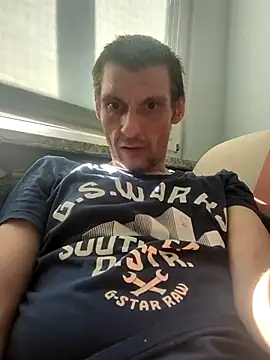 Snapshot of maciej chatting on 06/26/26, 04:33 maciej online show from 06/26/26, 04:33