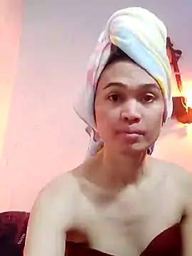 Snapshot of QueenSoreal chatting on 02/13/25, 05:44 QueenSoreal online show from 02/13/25, 05:44