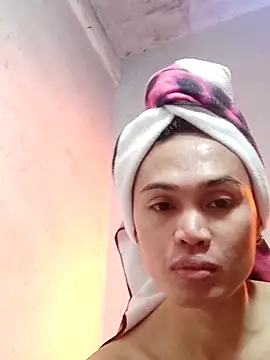 Snapshot of QueenSoreal chatting on 02/21/25, 06:04 QueenSoreal online show from 02/21/25, 06:04