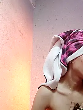 Snapshot of QueenSoreal chatting on 03/05/25, 02:56 QueenSoreal online show from 03/05/25, 02:56