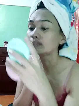 Snapshot of QueenSoreal chatting on 09/21/25, 03:24 QueenSoreal online show from 09/21/25, 03:24