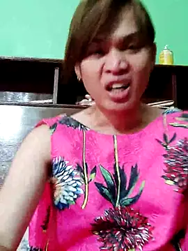 Snapshot of QueenSoreal chatting on 10/04/25, 04:16 QueenSoreal online show from 10/04/25, 04:16