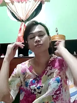 Snapshot of QueenSoreal chatting on 10/16/25, 03:24 QueenSoreal online show from 10/16/25, 03:24