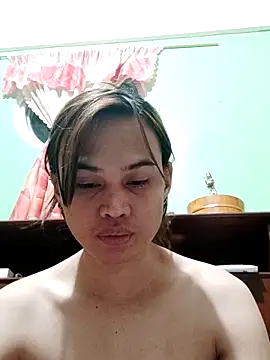 Snapshot of QueenSoreal chatting on 11/15/25, 03:30 QueenSoreal online show from 11/15/25, 03:30