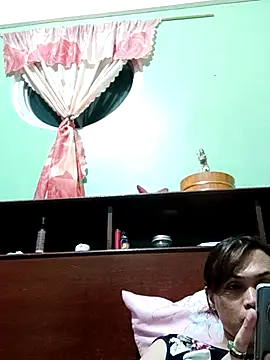 Snapshot of QueenSoreal chatting on 11/17/25, 11:38 QueenSoreal online show from 11/17/25, 11:38