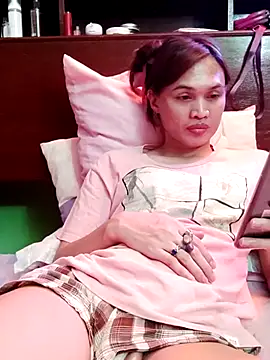 Snapshot of QueenSoreal chatting on 12/01/25, 07:52 QueenSoreal online show from 12/01/25, 07:52