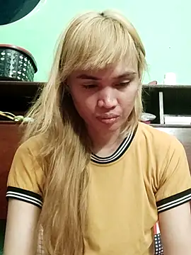 Snapshot of QueenSoreal chatting on 06/03/26, 04:12 QueenSoreal online show from 06/03/26, 04:12