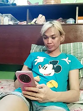 Snapshot of QueenSoreal chatting on 07/21/26, 06:05 QueenSoreal online show from 07/21/26, 06:05