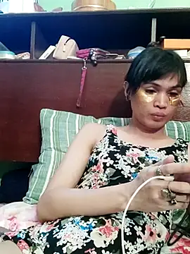 Snapshot of QueenSoreal chatting on 07/22/26, 07:00 QueenSoreal online show from 07/22/26, 07:00