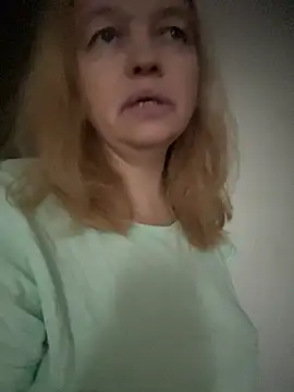 Snapshot of Susanel chatting on 12/23/24, 11:36 Susanel online show from 12/23/24, 11:36