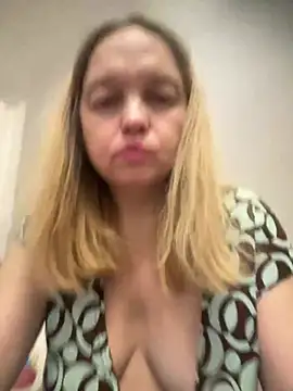 Snapshot of Susanel chatting on 01/21/25, 10:08 Susanel online show from 01/21/25, 10:08