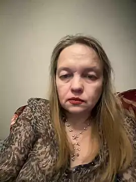 Snapshot of Susanel chatting on 03/08/25, 08:57 Susanel online show from 03/08/25, 08:57
