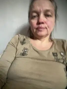 Snapshot of Susanel chatting on 03/15/25, 12:13 Susanel online show from 03/15/25, 12:13