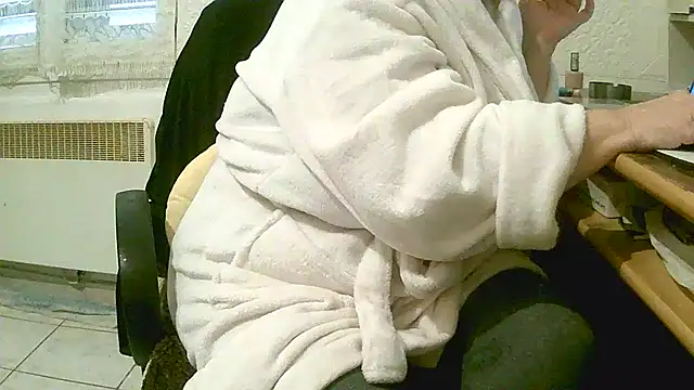 Snapshot of douceur63 chatting on 01/09/26, 12:30 douceur63 online show from 01/09/26, 12:30