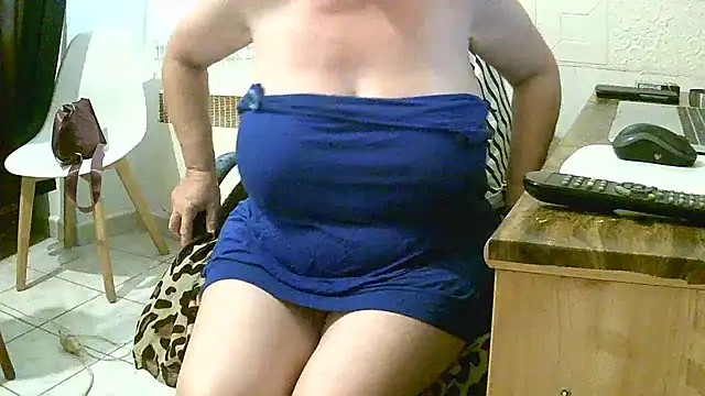 Snapshot of douceur63 chatting on 07/21/26, 10:28 douceur63 online show from 07/21/26, 10:28