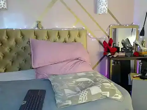 Snapshot of dove_mature chatting on 01/15/25, 04:54 dove mature online show from 01/15/25, 04:54