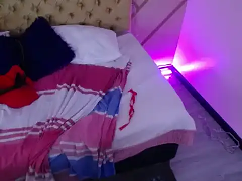 Snapshot of dove_mature chatting on 01/21/25, 04:10 dove mature online show from 01/21/25, 04:10