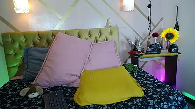 Snapshot of dove_mature chatting on 09/23/25, 05:43 dove mature online show from 09/23/25, 05:43