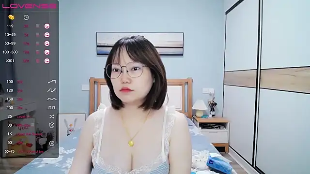 Snapshot of DianaYz chatting on 09/19/25, 12:39 DianaYz online show from 09/19/25, 12:39