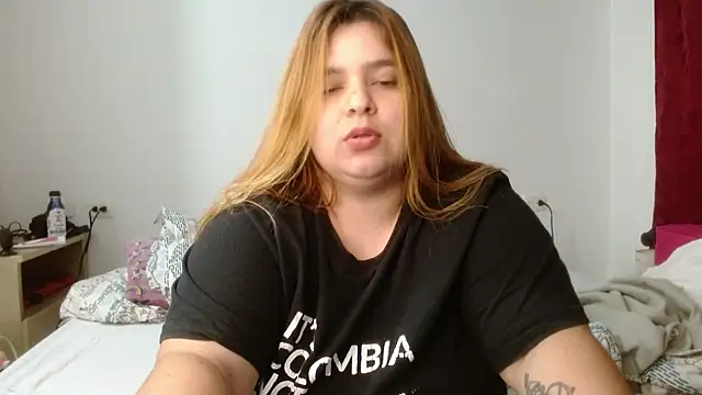 Snapshot of Blondylicious chatting on 02/05/25, 02:29 Blondylicious online show from 02/05/25, 02:29