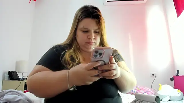 Snapshot of Blondylicious chatting on 03/05/25, 09:48 Blondylicious online show from 03/05/25, 09:48