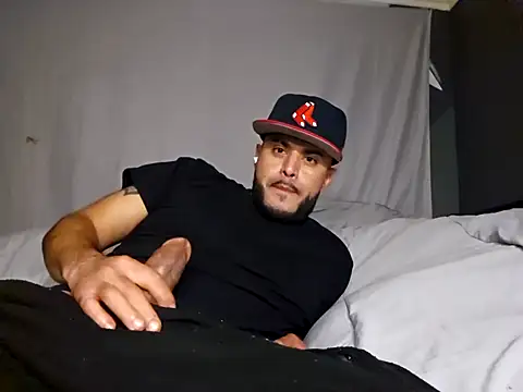 Snapshot of gardy8585 chatting on 01/07/25, 02:30 gardy8585 online show from 01/07/25, 02:30