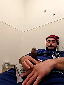 Snapshot of gardy8585 chatting on 11/25/25, 01:22 gardy8585 online show from 11/25/25, 01:22