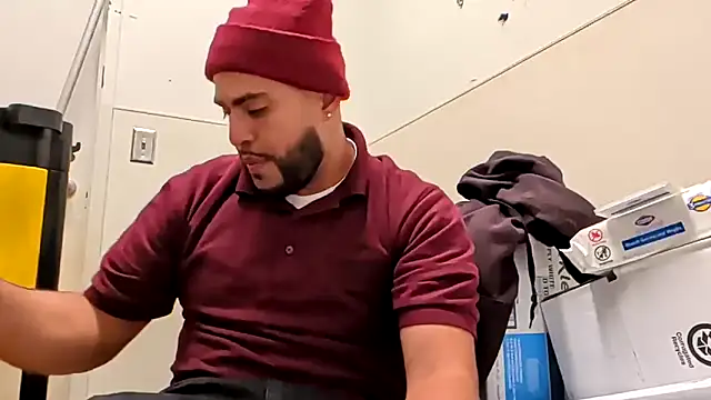 Snapshot of gardy8585 chatting on 12/02/25, 09:14 gardy8585 online show from 12/02/25, 09:14