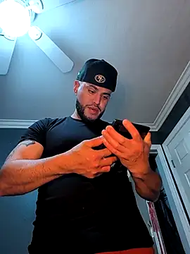 Snapshot of gardy8585 chatting on 02/12/26, 05:30 gardy8585 online show from 02/12/26, 05:30