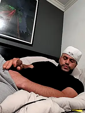 Snapshot of gardy8585 chatting on 03/22/26, 04:54 gardy8585 online show from 03/22/26, 04:54