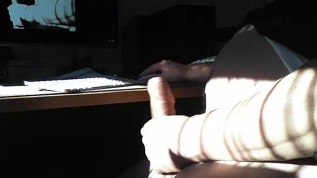 Snapshot of Patzi1 chatting on 12/17/24, 11:28 Patzi1 online show from 12/17/24, 11:28