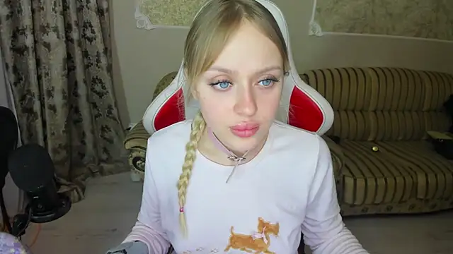 Snapshot of ElinOceanX chatting on 12/04/24, 04:38 ElinOceanX online show from 12/04/24, 04:38