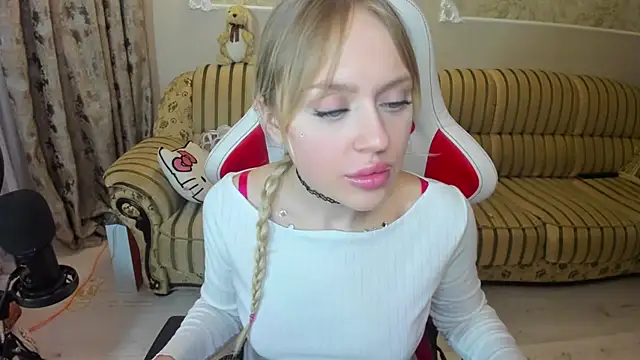 Snapshot of ElinOceanX chatting on 12/13/24, 07:53 ElinOceanX online show from 12/13/24, 07:53