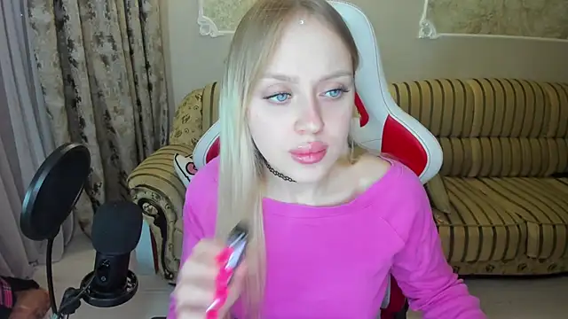 Snapshot of ElinOceanX chatting on 12/15/24, 03:53 ElinOceanX online show from 12/15/24, 03:53