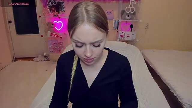 Snapshot of ElinOceanX chatting on 03/15/25, 12:45 ElinOceanX online show from 03/15/25, 12:45
