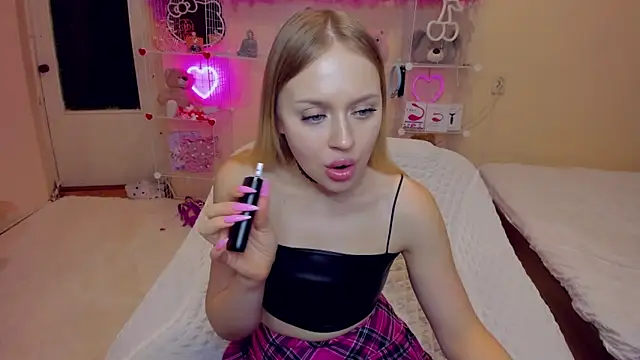 Snapshot of ElinOceanX chatting on 03/15/25, 10:00 ElinOceanX online show from 03/15/25, 10:00