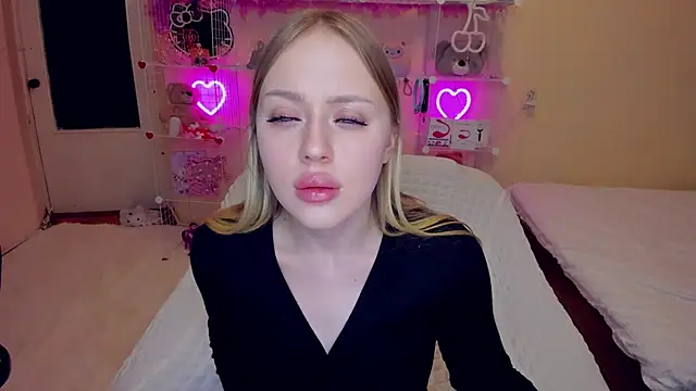 Snapshot of ElinOceanX chatting on 03/18/25, 08:59 ElinOceanX online show from 03/18/25, 08:59