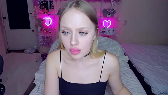 Snapshot of ElinOceanX chatting on 03/19/25, 10:53 ElinOceanX online show from 03/19/25, 10:53