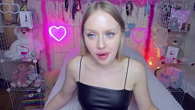 Snapshot of ElinOceanX chatting on 03/22/25, 10:48 ElinOceanX online show from 03/22/25, 10:48