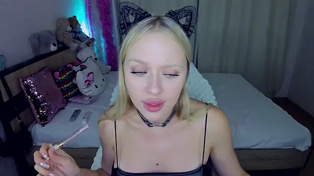 Snapshot of ElinOceanX chatting on 09/18/25, 03:47 ElinOceanX online show from 09/18/25, 03:47