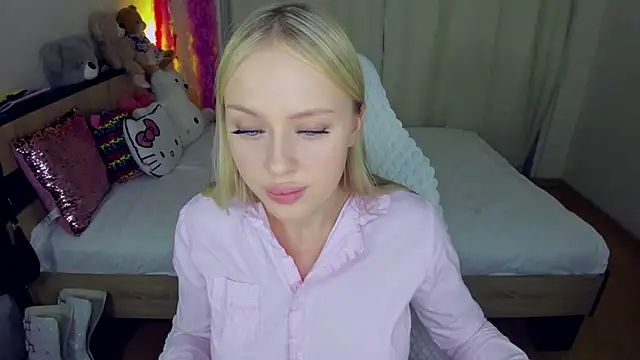 Snapshot of ElinOceanX chatting on 09/22/25, 03:58 ElinOceanX online show from 09/22/25, 03:58