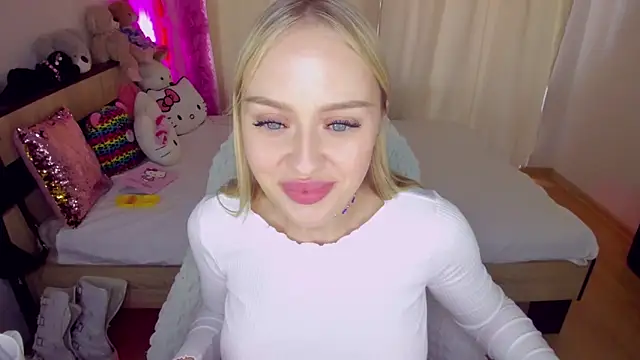 Snapshot of ElinOceanX chatting on 10/03/25, 12:46 ElinOceanX online show from 10/03/25, 12:46