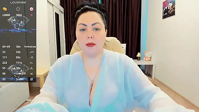 Snapshot of Nina_Hopper chatting on 03/13/25, 12:13 Nina Hopper online show from 03/13/25, 12:13